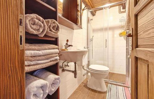 5 Bedroom Awesome Home In Novi Marof - Foto 50