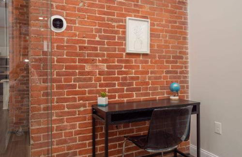 Jennifer's Historic Loft Glass Bedroom - Foto 19