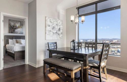 Luxurious Downtown Corner Views 2 bed 2bath 61 - Foto 20