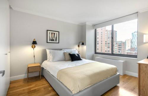 Midtown 2BR w Pool Gym Roof nr Subway NYC-385 - Foto 12