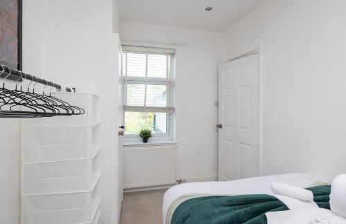 Charming & Spacious 2 BR Home - Photo 13