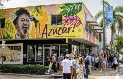 The LuxeLanding MIA- Swimming pool, Oasis Lounge, Mini Golf, BBQ and Hibachi Grill , and Outdoor Games - Photo 13