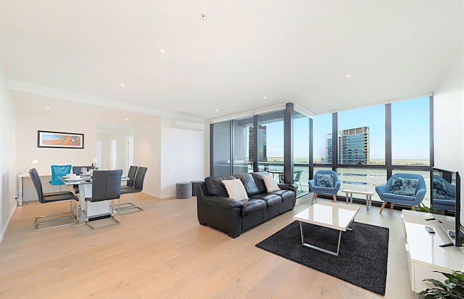 Melbourne Lifestyle Apartments - Best Views on Collins - Photo 64