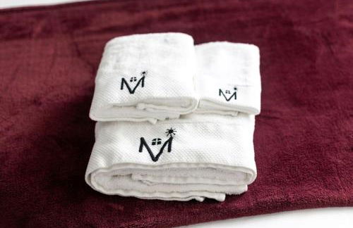 Bright & Cozy 2BR Retreat w Parking Broad Ripple - Foto 46