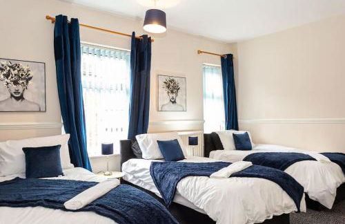 Fabulous Stay - 4 Bedroom House, sleeps 9, ideal for Business and Contractors, Free parking - Foto 15