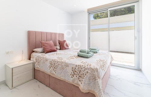 Villa Coral, chic coastal design, saltwater pool - by OYOOSTAYS - Foto 26