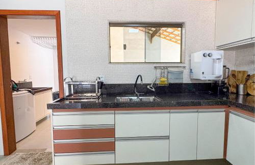 casadecastelhanos, Quadra do MAR de CASTELHANOS, 4 suítes com AR, Churrasqueira, Piscina, Hidromassagem, Cozinha INTEGRADA GOURMET Ideal para FAMÍLIA E AMIGOS - Foto 15