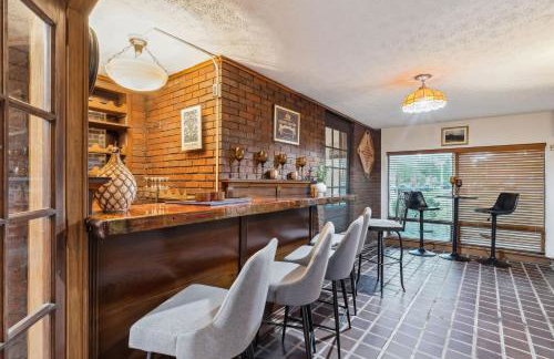 Steps to Edgewater - Sleeps 14 - Fun Game Room Retreat - Foto 21