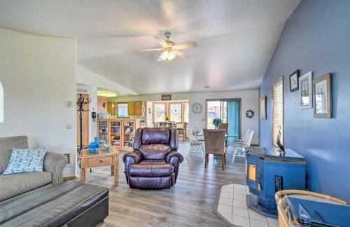 Pet-Friendly Ocean Park Home with Decks and View! - Foto 6