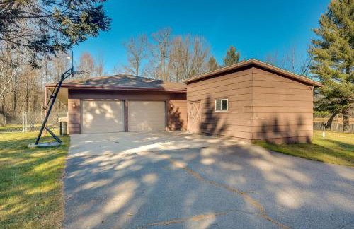 Pet-Friendly Tomahawk Home Deck and Private Hot Tub - Foto 25