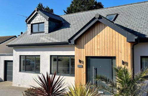 Stunning 4 Bedroom Home with Wild Spa, Gym & Hot Tub - Foto 42