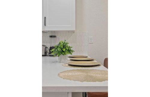 Glorius Amazing 2BR1BA Stay Near Lively Downtown - Foto 12