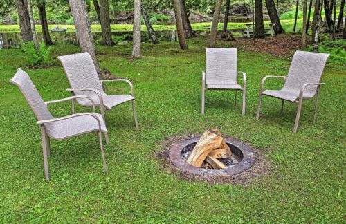 Secluded Birnamwood Cottage with Deck and River Views! - Foto 18