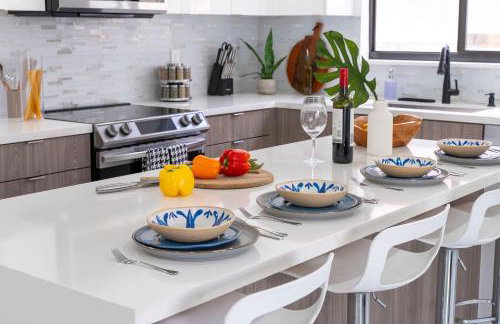 April Sale! 4 BR - Private Pool, Grill, Soaking Tub, Near Coral Gables & MIA Airport - Photo 40