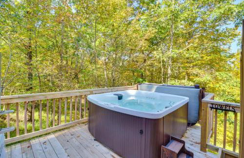 Pocono Getaway A frame Cabin w/ Hot Tub Sauna - Foto 13
