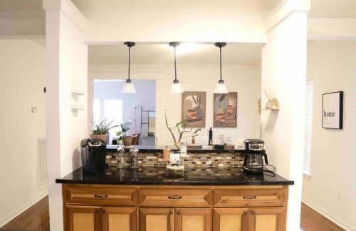 Cozy Bohemian Bungalow - Photo 5