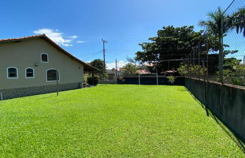 Casa com piscina, ar condicionado, campo de futebol e área gourmet a um quarteirão da lagoa de Praia Seca - Foto 3