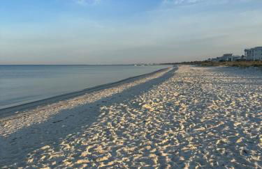 4 Bedroom Sleeps 10 Beach Resort pool, Golf Cart included! Sunsets - Foto 36