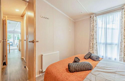 Rated Superb - Award-Winning Family Holiday Park - Live Shows, Themed Events, and Activities for All Ages, Day and Night - WiFi, Netflix, Linens - Gym, Sauna - Spotless, Quiet, Secluded, Parking - Restaurant, Shop, Bar - Foto 16