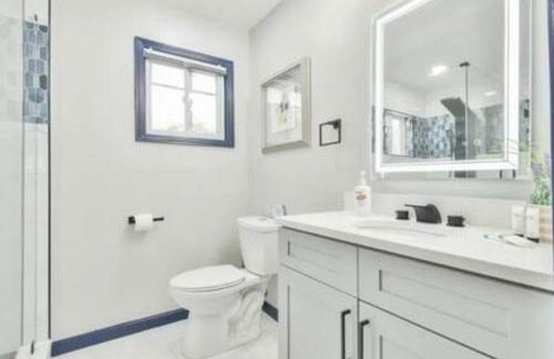 NEW! Lakefront|Lux|Games|HotTub|Dock|Friends+Fam! - Foto 39