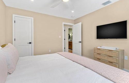 Madeira Beach House Fall Special! Private Heated Pool & Steps to Beach! - Photo 13