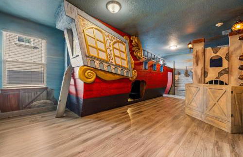 Happiest Home on Earth - Custom Pirate & Nature Bunks 8 King Suites Theater & Pool - Foto 12