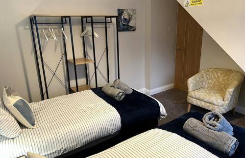 Ideal 4-bed home sleeps 7 - Nr Trafford Ctr & M60 - Foto 49