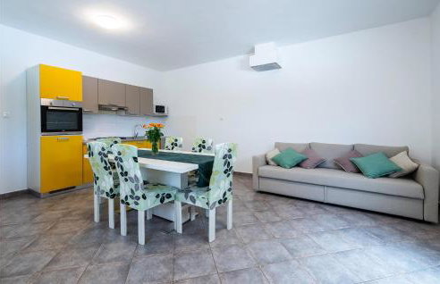 Lovely Home In Susnjevica With Kitchen - Photo 8