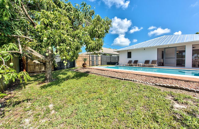 Avanti Vacation Rental, Relaxing 3-BR Retreat with Private Pool Minutes from Vanderbilt Beach and Delnor-Wiggins State Park. Enjoy Southern Exposure, BBQ Area, and Pet-Friendly Comfort - Foto 23