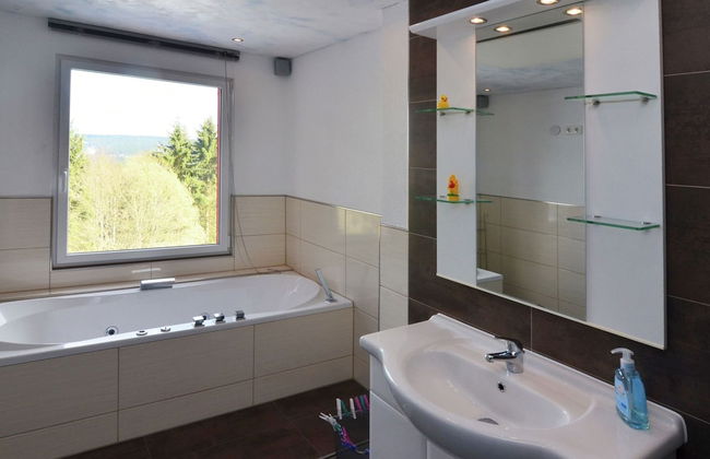 Chalet in Schnett Near Ski Slopes - Foto 13