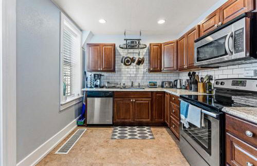 HOT TUB Firepit Pool Table Patio Cozy Downtown Denver - Foto 27