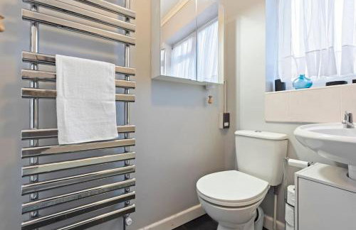 Stylish 4-Bed City Apartment, Sleeps 6, Ample Parking & Free Wi-Fi - Foto 34