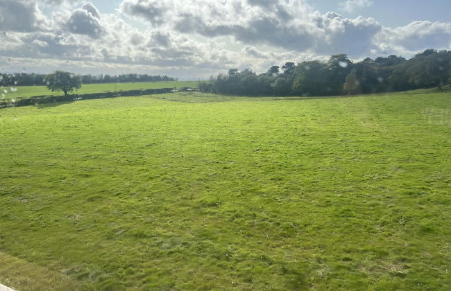 Captivating 2 Bed Apartment in Newhouse - Photo 10