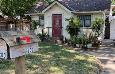 Art and Book Lovers - Photo 1