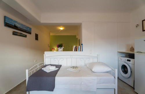 Aloni Stone Studio with Private Parking - Photo 14