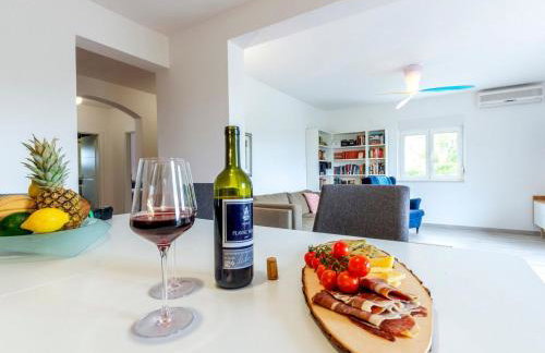 Serene Rural Villa with Pool, Sun Deck, and Children's Play Area - Five Bedroom Villa - Foto 13