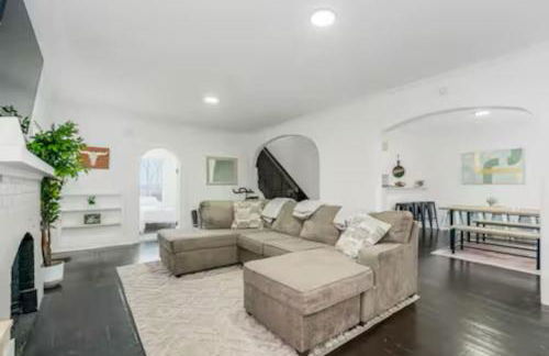 29 Massive 4 bedroom close to the PLAZA - Foto 2