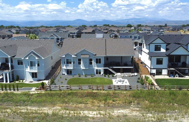 Upscale Waterfront Estate With Mountain Sunset Views - Foto 50