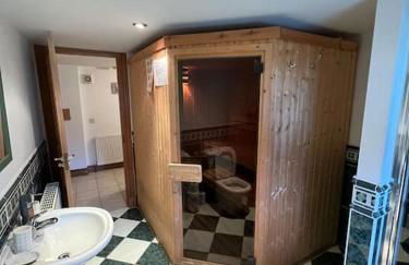 WATERSIDE 3 BED COTTAGE, HOT TUB, SAUNA, PVT BEACH - Foto 44