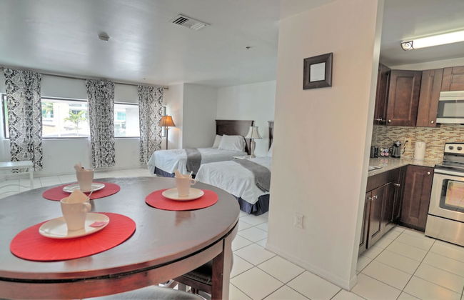 Deluxe Studios and Apartments at the Casablanca - Photo 17