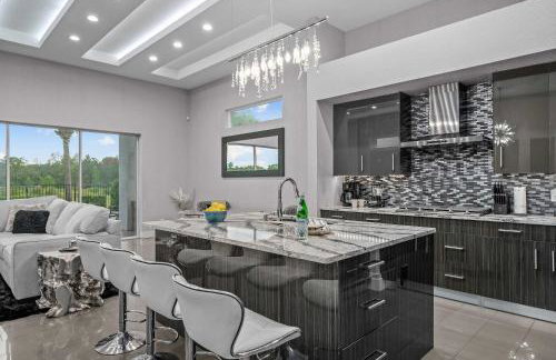 Luxury 6BR Villa w Pool & Cinema 4mi to Disney - Foto 44