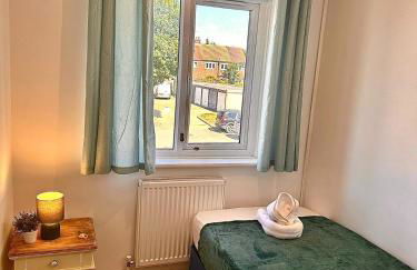 3 BEDROOM, FREE PARKING, WiFi, COSY, 5-BED HOUSE WITH GARDEN - Foto 18