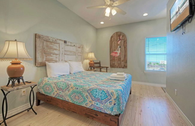 Sleeps 26 2 Homes w/ Waterfront Pool + Boat Dock Laguna Village Escape - Foto 16