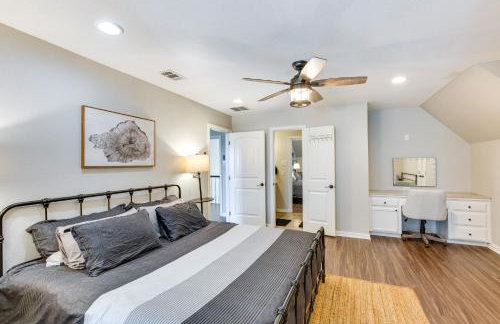 Unwind Fireside Wills Point Gem with Hot Tub and Pond - Foto 16