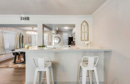 Spacious Dallas 2BR Poolside Escape - Foto 4