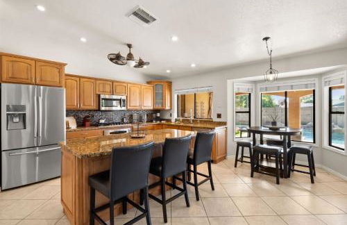 Champions Oasis Home - Near the Stadui2007m withPool & Grill - Photo 11