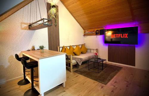 Stay by Home Deluxe Apartment WiFi-PS4-TV-Loft-Bath-Kitchen - Foto 14