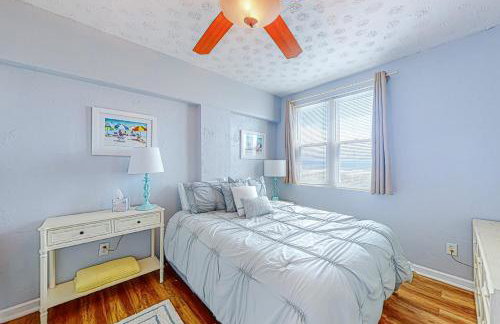 Oceanview condo with pool, beach access, jetted tub, W/D, & AC - Foto 7