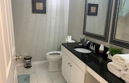 Luxury Pool with King beds Near Shops and Dining - Foto 31