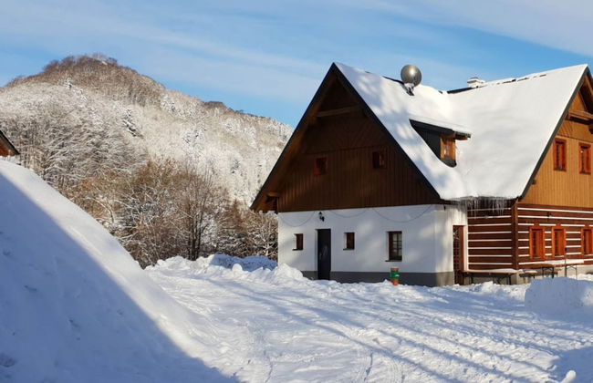 Inviting Villa With Warm Ambience - Photo 1